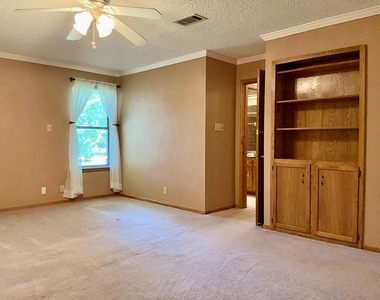 201 Oakwood Dr - Photo Thumbnail 12