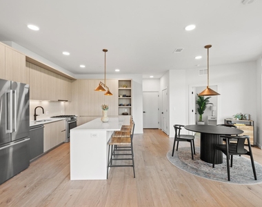 2209 S 1st St - Photo Thumbnail 8