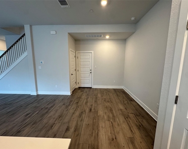 3000 Chisholm Trail Rd - Photo Thumbnail 4