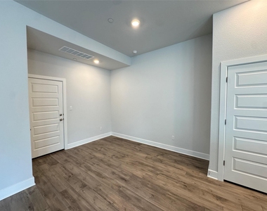 3000 Chisholm Trail Rd - Photo Thumbnail 5