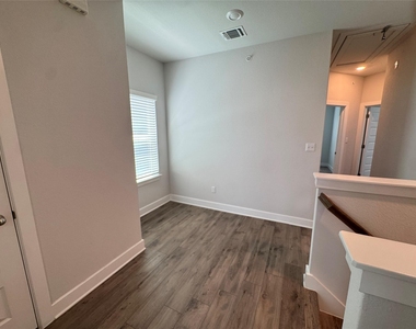 3000 Chisholm Trail Rd - Photo Thumbnail 7