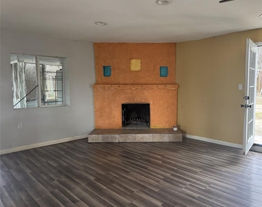 6304 Hudson Bend Rd - Photo Thumbnail 4