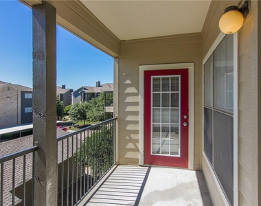 2320 Gracy Farms Ln - Photo Thumbnail 3