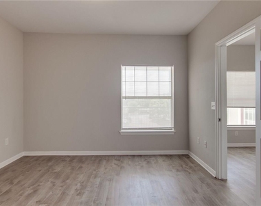 2320 Gracy Farms Ln - Photo Thumbnail 10