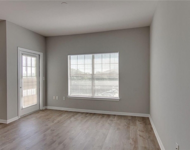 2320 Gracy Farms Ln - Photo Thumbnail 19