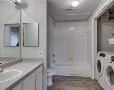 2320 Gracy Farms Ln - Photo Thumbnail 5
