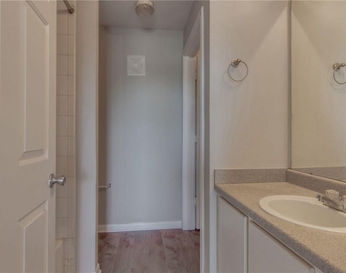 2320 Gracy Farms Ln - Photo Thumbnail 9