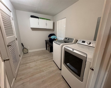553 Demarett Dr - Photo Thumbnail 13