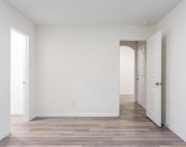 1331 Treeta Trl - Photo Thumbnail 9