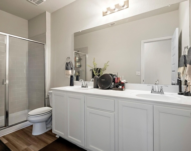 8013 Lennon Dr - Photo Thumbnail 9