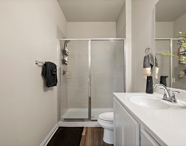 8013 Lennon Dr - Photo Thumbnail 10