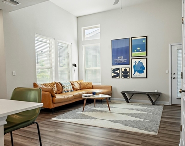 8013 Lennon Dr - Photo Thumbnail 4