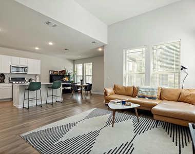 8013 Lennon Dr - Photo Thumbnail 3