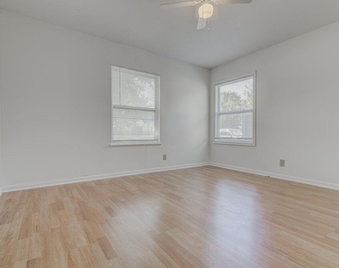 8406 Burrell Dr - Photo Thumbnail 10