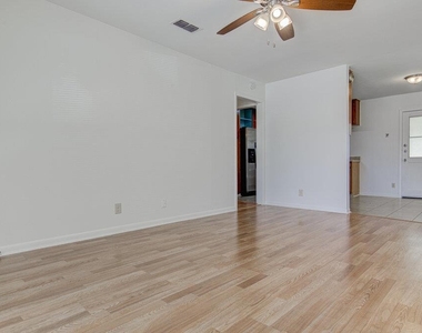 8406 Burrell Dr - Photo Thumbnail 4