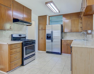 8406 Burrell Dr - Photo Thumbnail 6