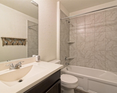 108 Circle Way - Photo Thumbnail 23