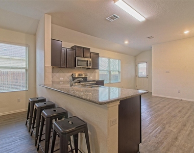 108 Circle Way - Photo Thumbnail 10