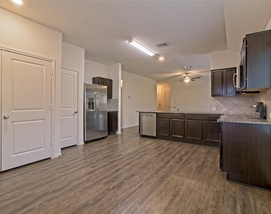 108 Circle Way - Photo Thumbnail 15