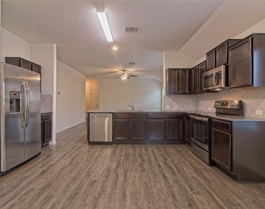 108 Circle Way - Photo Thumbnail 11