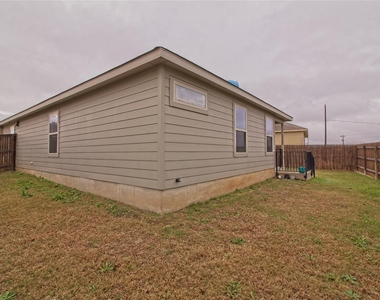 108 Circle Way - Photo Thumbnail 27