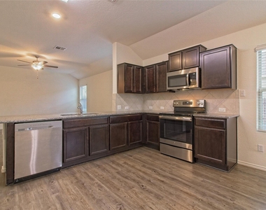 108 Circle Way - Photo Thumbnail 14