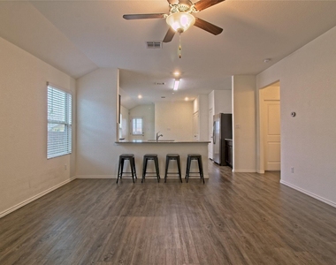 108 Circle Way - Photo Thumbnail 9