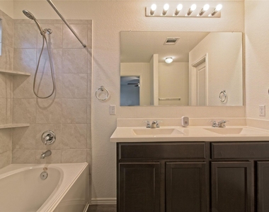 108 Circle Way - Photo Thumbnail 20