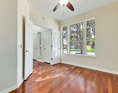 20308 Farm Pond Ln - Photo Thumbnail 7