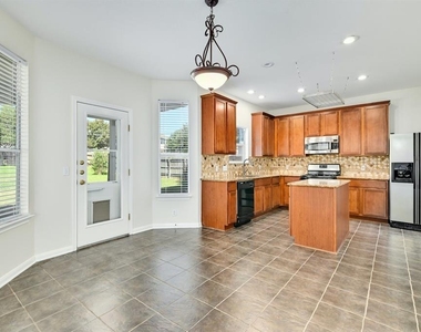 20308 Farm Pond Ln - Photo Thumbnail 15