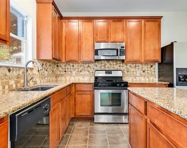 20308 Farm Pond Ln - Photo Thumbnail 5