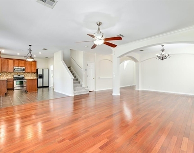 20308 Farm Pond Ln - Photo Thumbnail 8