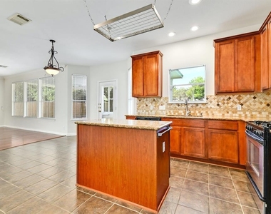 20308 Farm Pond Ln - Photo Thumbnail 12