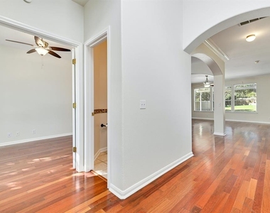 20308 Farm Pond Ln - Photo Thumbnail 2