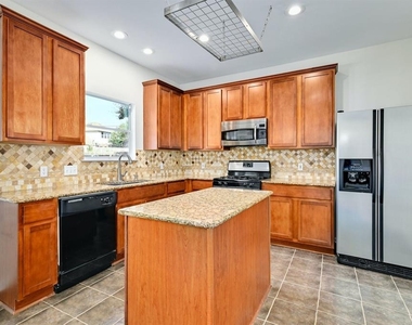20308 Farm Pond Ln - Photo Thumbnail 6