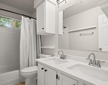 17841 Park Valley Dr - Photo Thumbnail 12