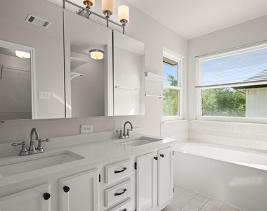 17841 Park Valley Dr - Photo Thumbnail 15