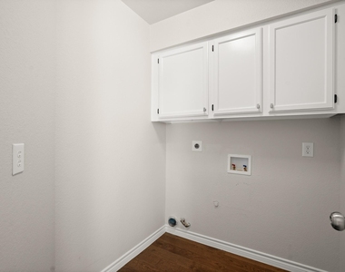 17841 Park Valley Dr - Photo Thumbnail 6
