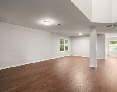 17841 Park Valley Dr - Photo Thumbnail 2