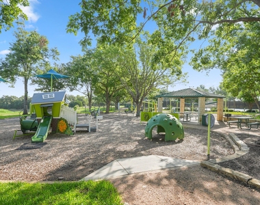 17841 Park Valley Dr - Photo Thumbnail 22