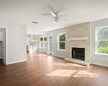 17841 Park Valley Dr - Photo Thumbnail 5