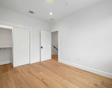 1919 W 38th St - Photo Thumbnail 37