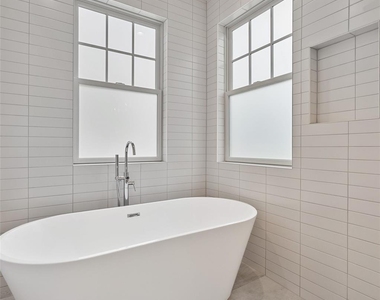 1919 W 38th St - Photo Thumbnail 22