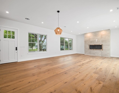 1919 W 38th St - Photo Thumbnail 3