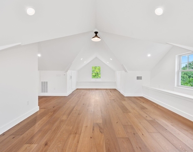 1919 W 38th St - Photo Thumbnail 27