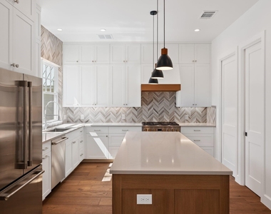 1919 W 38th St - Photo Thumbnail 10