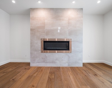 1919 W 38th St - Photo Thumbnail 7