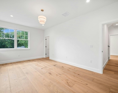 1919 W 38th St - Photo Thumbnail 15