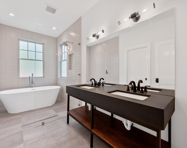 1919 W 38th St - Photo Thumbnail 21