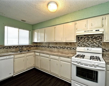 8407 Gallatin Dr - Photo Thumbnail 6